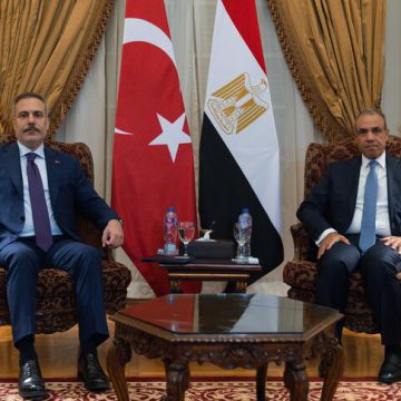 فيدان يلتقي نظيريه المصري والسوداني و كبير مستشاري ترامب للشؤون العربية والإفريقية في القاهرة