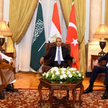 وزراء خارجية تركيا ومصر والسعودية يبحثون ملفات بينها غزة وإيران