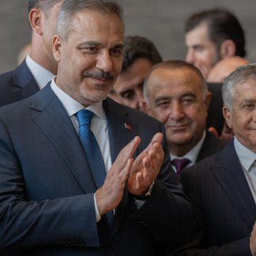 فيدان يشارك في افتتاح معرض عن تهجير أتراك الأهيسكا في إسطنبول