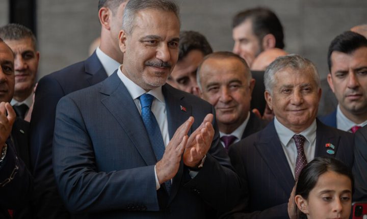 فيدان يشارك في افتتاح معرض عن تهجير أتراك الأهيسكا في إسطنبول