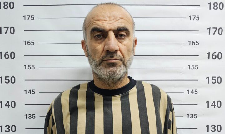 القبض على عقيد سابق متورط في تعذيب معتقلين بصيدنايا و على عميد سابق بتهم فساد وانتهاكات بعهد النظام المخلوع