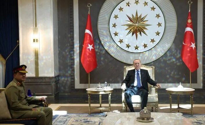 أردوغان يلتقي قائد الجيش الباكستاني في أنقرة