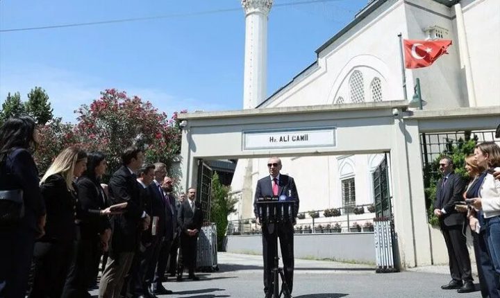 أردوغان يحيي الذكرى السادسة لإعادة افتتاح جامع آيا صوفيا للعبادة