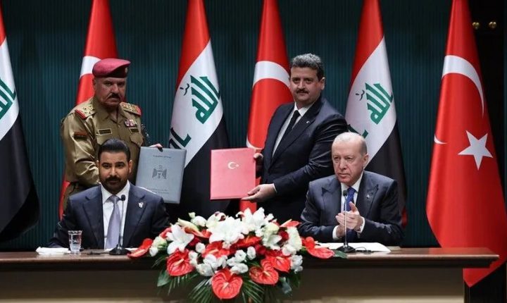 تركيا والعراق توقعان خمس مذكرات تفاهم لتعزيز التعاون المشترك