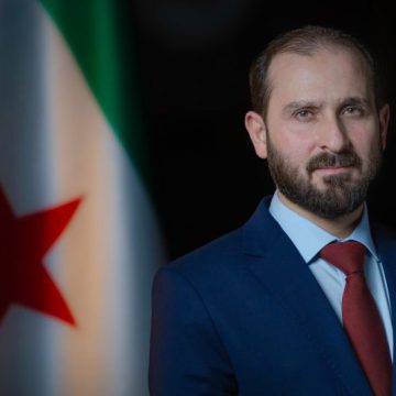العمر: بدء إجراءات إلغاء تصنيف سوريا دولة راعية للإرهاب يعيدها إلى مكانتها الدولية