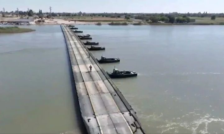 الجيش التركي يصل ضفتي الفرات في سوريا بجسر عائم