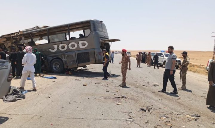 وفاة 35 شخصاً جراء حادث سير على طريق دير الزور دمشق