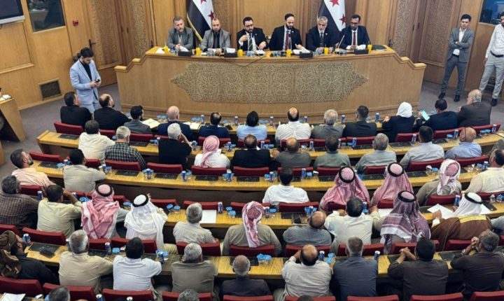 وزير الزراعة السوري يبحث مع مزارعي حلب واقع القطاع وسبل دعمه