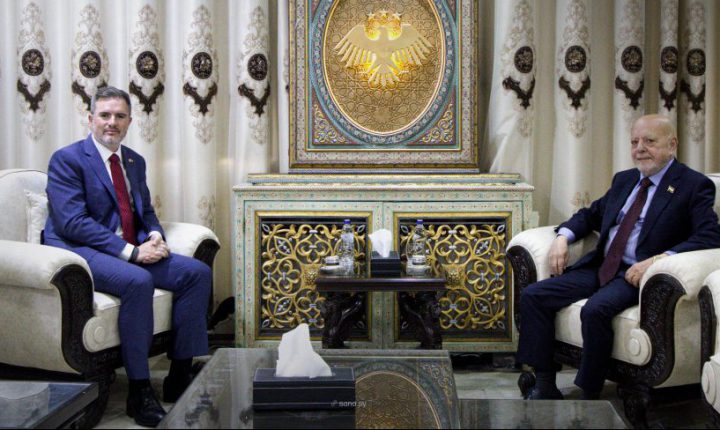 وزير الاقتصاد والصناعة السوري يبحث مع السفير الكندي فرص التعاون والاستثمار
