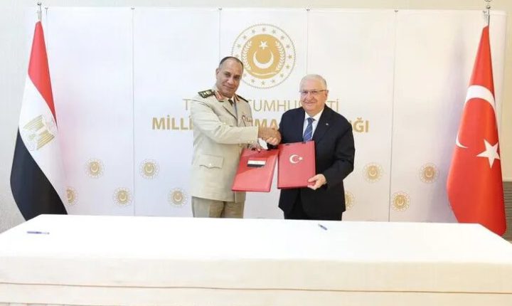 تركيا ومصر توقعان خطاب نوايا حسنة للتعاون الدفاعي