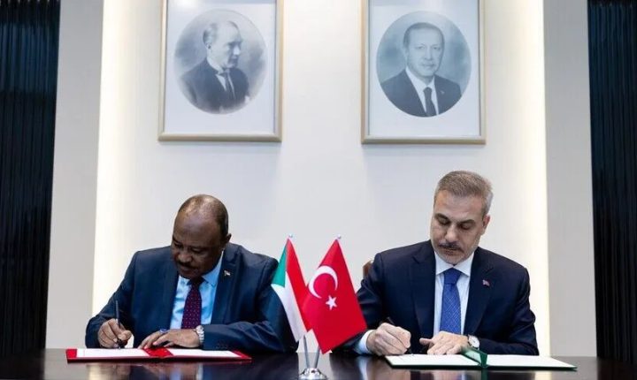 تركيا والسودان توقعان مذكرة تفاهم لتعزيز التعاون بين الأكاديميات الدبلوماسية