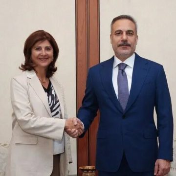 فيدان يستقبل ممثلة الأمين العام للأمم المتحدة المعنية بقبرص
