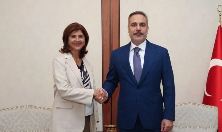 فيدان يستقبل ممثلة الأمين العام للأمم المتحدة المعنية بقبرص
