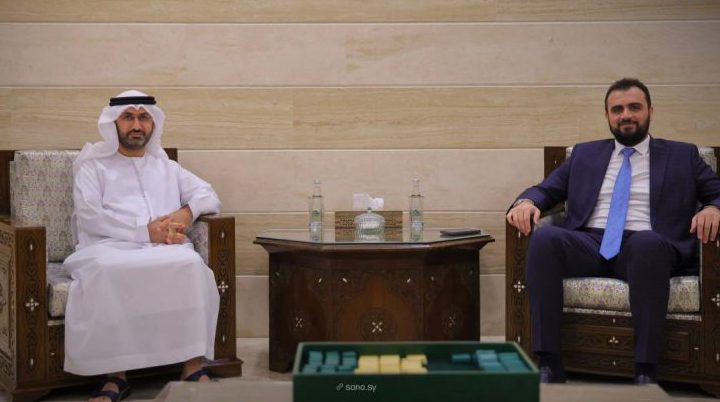 الخارجية تبحث مع السفير الإماراتي تعزيز التعاون الثنائي