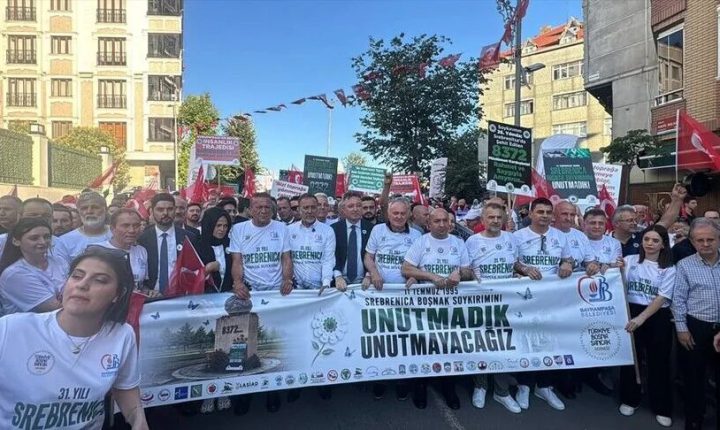 مسيرة في إسطنبول إحياء للذكرى الـ31 للإبادة الجماعية في سربرينيتسا