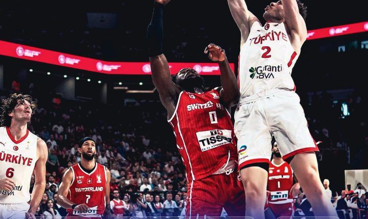 منتخب تركيا لكرة السلة يختتم الدور الأول بالعلامة الكاملة بعد فوزه على سويسرا