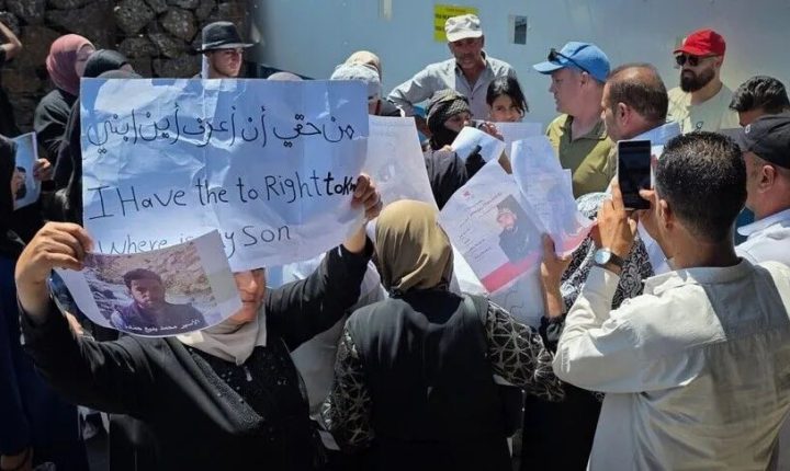 عائلات محتجزين سوريين لدى الاحتلال الإسرائيلي تطالب بالإفراج عنهم