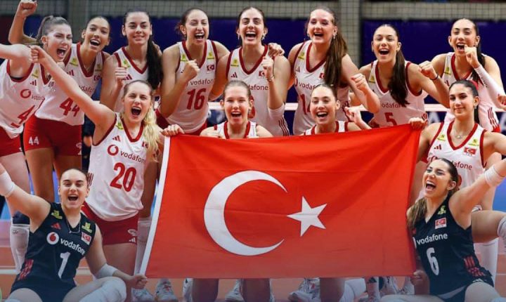 منتخب تركيا للسيدات تحت سبعةَ عشر عاماً يتأهل إلى نهائي بطولة العالم للكرة الطائرة