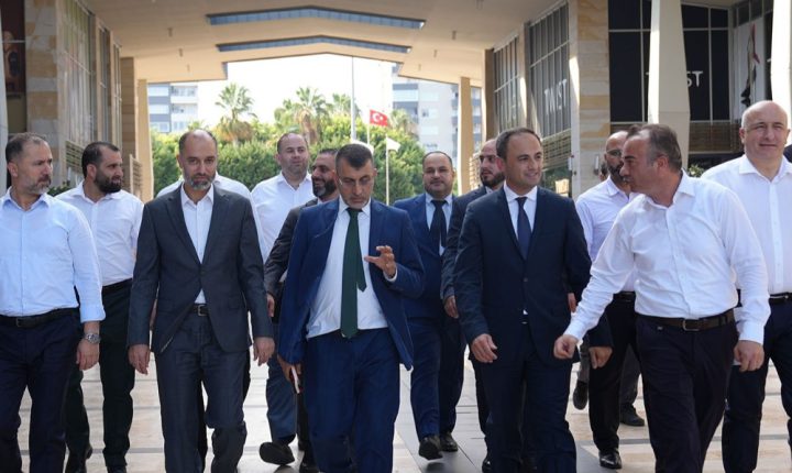 رئيس هيئة المنافذ السورية يبحث في مرسين التركية تعزيز التعاون الملاحي والاستثماري