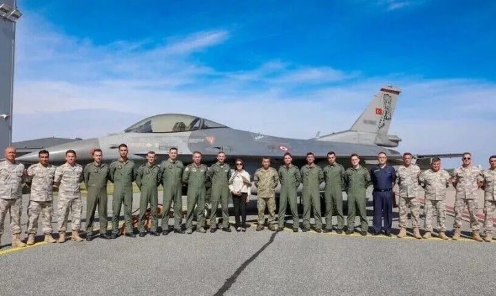 القوات التركية تتسلم رسميا مهمة “الشرطة الجوية للناتو” بإستونيا