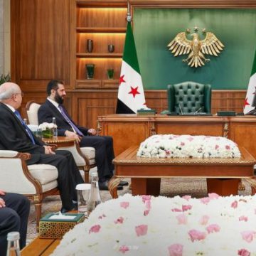 الشرع يبحث مع وزير النقل السعودي تعزيز التعاون في السكك الحديدية والطرق