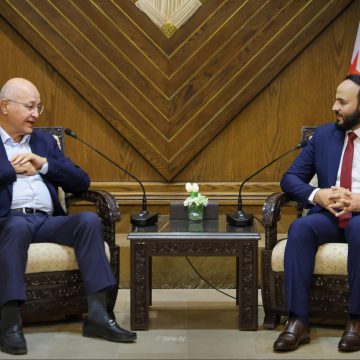 محافظ حلب يبحث مع مفوض اللاجئين سبل دعم عودة النازحين