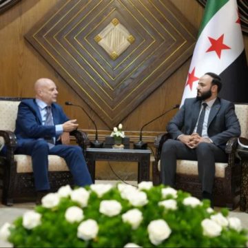 محافظ حلب يبحث مع نائب المبعوث الأممي دعم التعافي والاستثمار