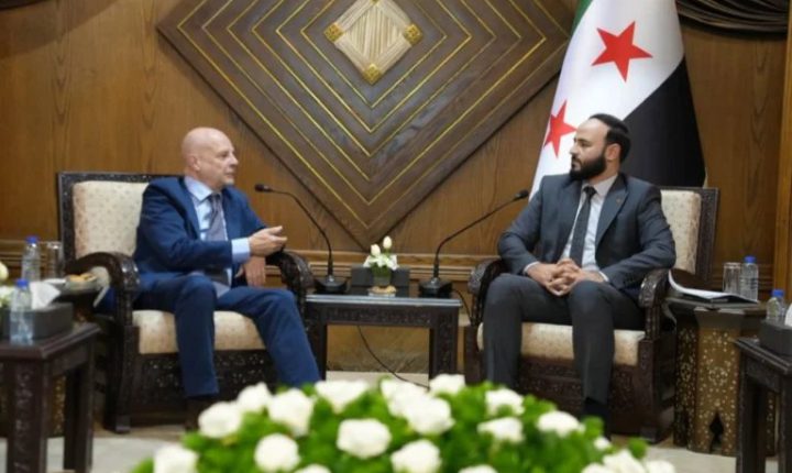 محافظ حلب يبحث مع نائب المبعوث الأممي دعم التعافي والاستثمار