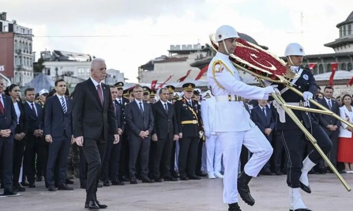 إسطنبول تحيي الذكرى الـ104 لـ”عيد النصر”