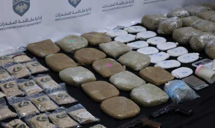 إدارة مكافحة المخدرات تطيح بشبكة اتجار وتضبط كميات كبيرة من المخدرات في اللاذقية