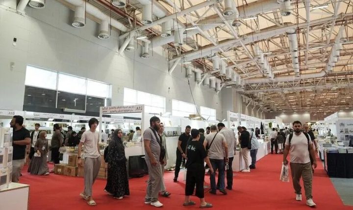 معرض إسطنبول الدولي للكتاب العربي يستقطب آلاف الزوار في يومه الثاني