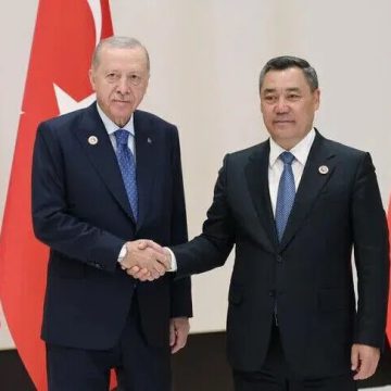 أردوغان يلتقي نظيره القرغيزي جباروف في بيشكك