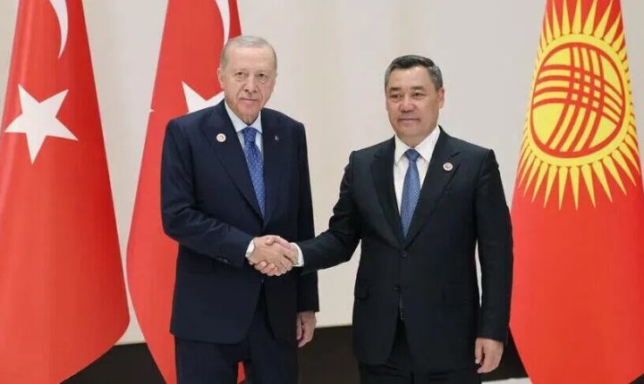 أردوغان يلتقي نظيره القرغيزي جباروف في بيشكك