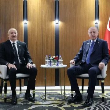  أردوغان يلتقي علييف في قرغيزستان على هامش قمة “منظمة شنغهاي”
