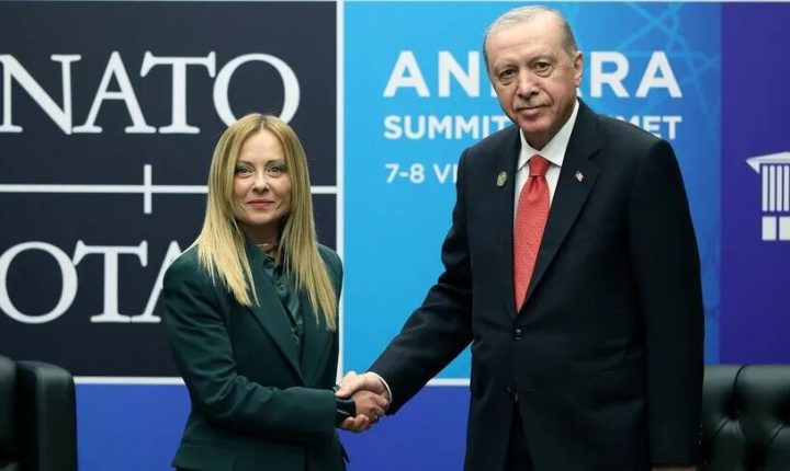 ميلوني سعيدة بتهنئة أردوغان لها بلقب الأطول بقاء في رئاسة وزراء إيطاليا