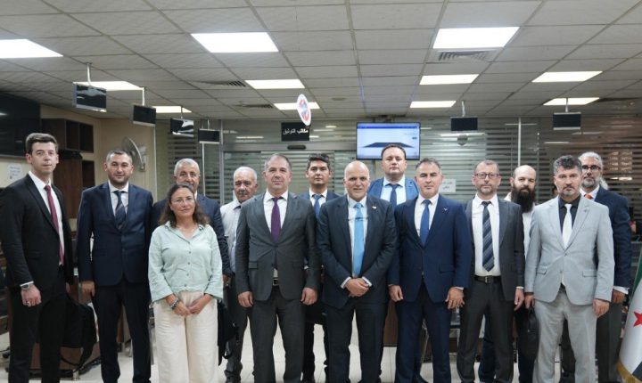 وزارة الإدارة المحلية السورية تبحث مع وفد تركي مشروع التحوّل الرقمي في المصالح العقارية