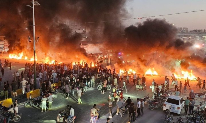 احتجاجات في إدلب وحلب والرقة رفضاً لرفع أسعار المحروقات