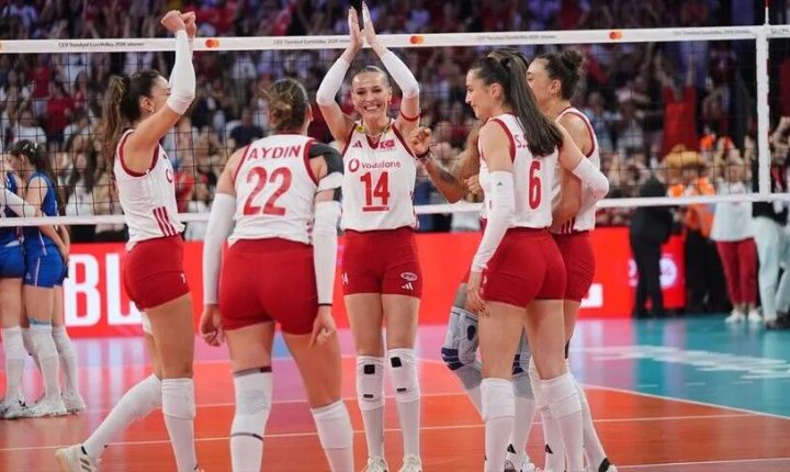 تركيا إلى نهائي بطولة أوروبا للكرة الطائرة للسيدات على حساب صربيا 🏐🇹🇷