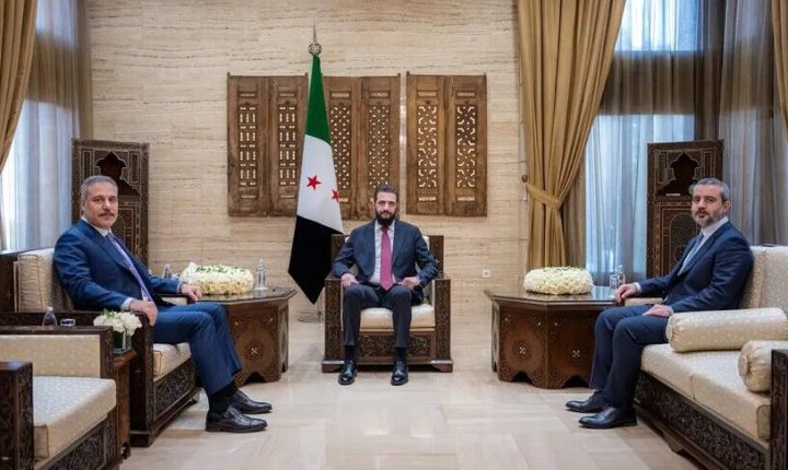 الشرع وفيدان يبحثان في دمشقَ تعزيز العلاقات بين سوريا وتركيا