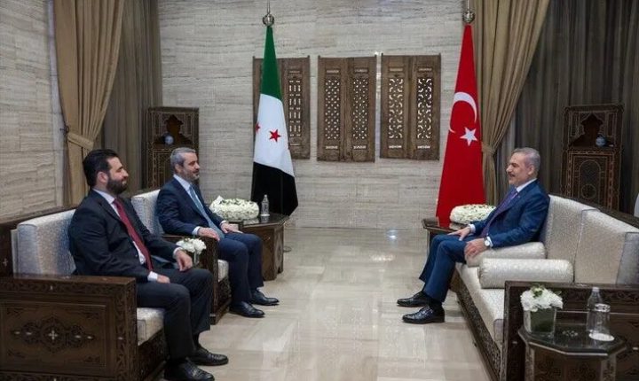 فيدان يعقد اجتماعا ثلاثيا في دمشق مع وزيري الخارجية والداخلية السوريين