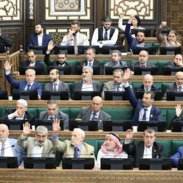 مجلس الشعب يوافق على استقالة أحد أعضائه بعد شبهاتٍ أثيرت حوله