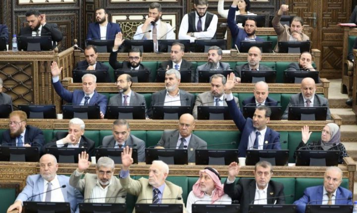 مجلس الشعب يوافق على استقالة أحد أعضائه بعد شبهاتٍ أثيرت حوله