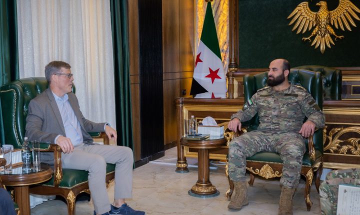 وزارة الدفاع السورية تبحث مع وفد أمريكي ملفات مكافحة الإرهاب والتطورات الإقليمية